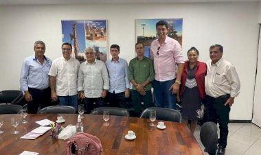Acompanhados com o prefeito, vereadores de Caetité visitam Diretor da Cerb em Salvador