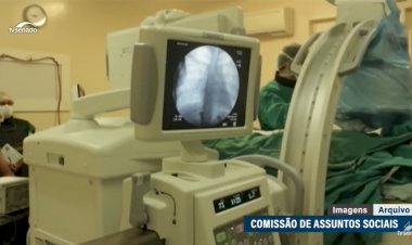 CAS aprova jornada de seis horas para intérpretes de Libras