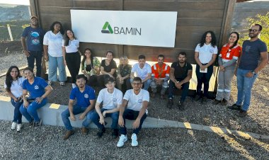 BAMIN recebe visita de estudantes na Mina de Ferro em Caetité