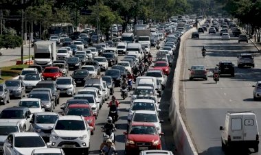 Lei que determina volta do seguro obrigatório de veículos é sancionada por Lula