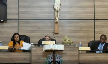 Câmara afasta prefeita de Santo Amaro e abre processo de cassação; presidente da Casa contesta decisão