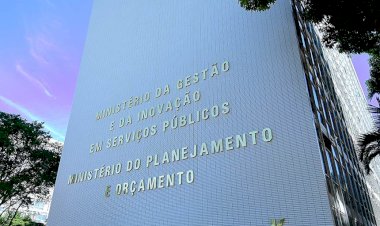 Publicada MP que recompõe salários de servidores federais