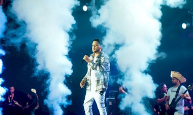 Thiago Aquino transforma forró em arrocha no segundo dia de São João do Parque de Exposições