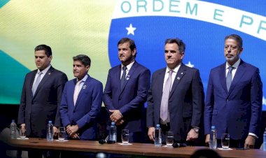 União Brasil e PP oficializam super federação durante convenção partidária