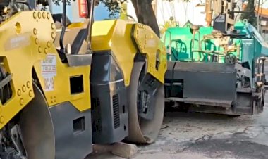 Máquinas de pavimentação asfáltica atrapalham o trânsito e podem provocar acidentes em praça de Caetité