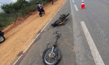 Motociclista fica gravemente ferido após moto se partir ao meio em acidente na BR-430, em Caetité