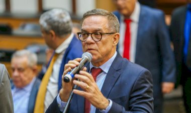 “Quando é que os humilhados da fila da regulação serão exaltados, Jerônimo?”, questiona Luciano Ribeiro