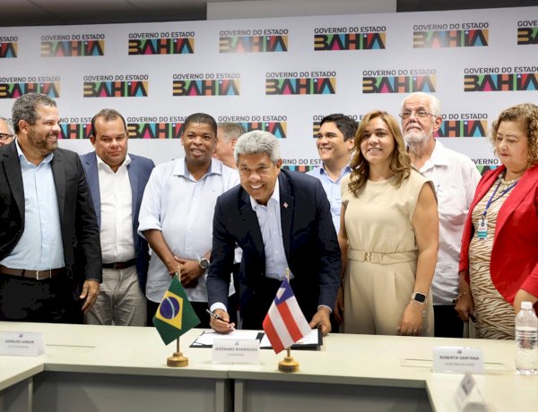 ÁUDIO: Governador assina decreto que garante a progressão de carreira para mais de dez mil profissionais da área de saúde