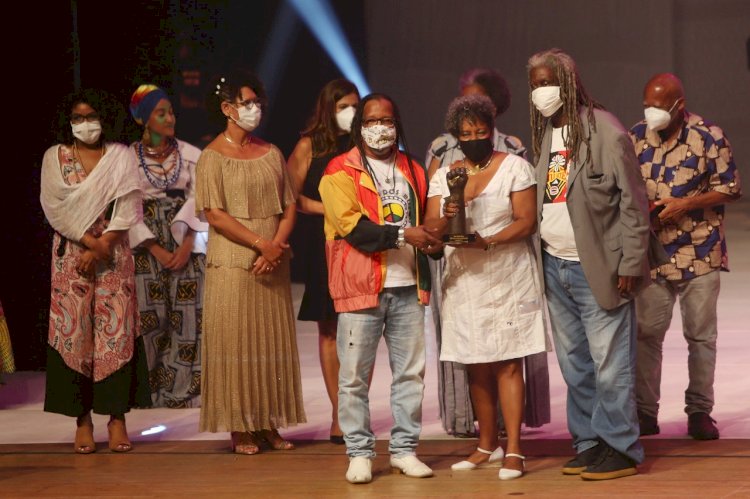 Homenagens e parcerias para projetos marcam abertura do Novembro Negro TCA