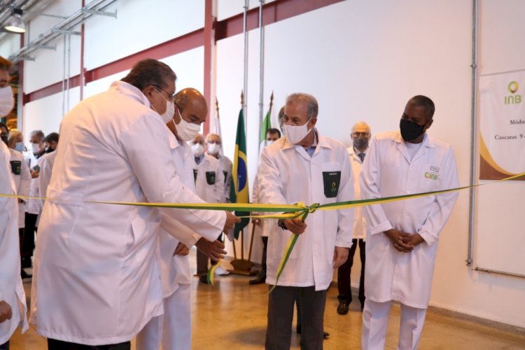 Ministro de Minas e Energia inaugura cascata de enriquecimento de urânio na INB