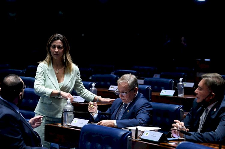 Em meio a discussão sobre aumento da miséria, Senado confirma salário mínimo de R$ 1.212