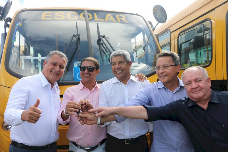 Graças ao esforço de Ivana Bastos municípios recebem ônibus escolares
