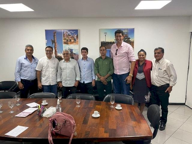 Acompanhados com o prefeito, vereadores de Caetité visitam Diretor da Cerb em Salvador