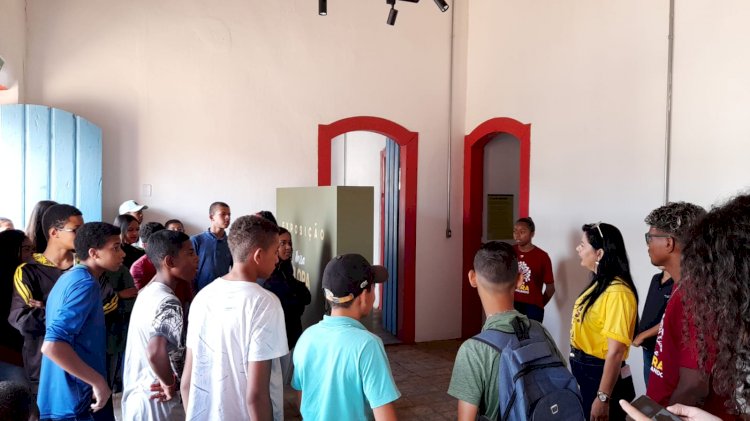 Exposição Nossa Flora Frutificando recebe estudantes de Caetité e região para visitas guiadas até 14 de abril