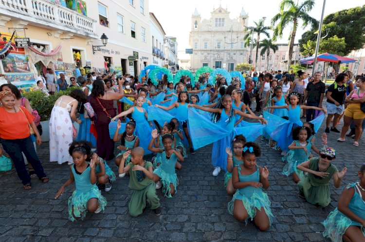 Dia da Cultura Popular é celebrado com desfile do Cortejo Artístico, no Centro Histórico, organizado pela Funceb
