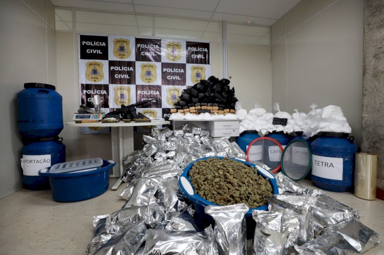 Polícia Civil desarticula laboratório de drogas na Praia de Ipitanga e faz apreensões em condomínio de luxo de Lauro de Freitas