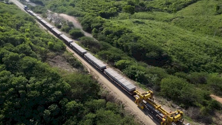 O que são portos secos e por que são importantes para a Transnordestina?