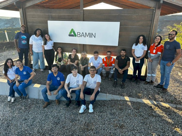BAMIN recebe visita de estudantes na Mina de Ferro em Caetité
