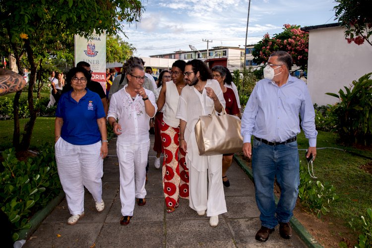 UNEB recebe visita de instituição filantrópica da cantora americana Beyoncé