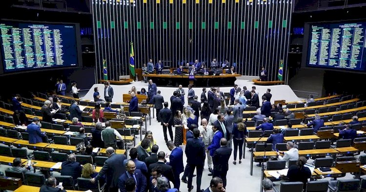 Câmara aprova reforma do ensino médio com opção por curso técnico fortalecida