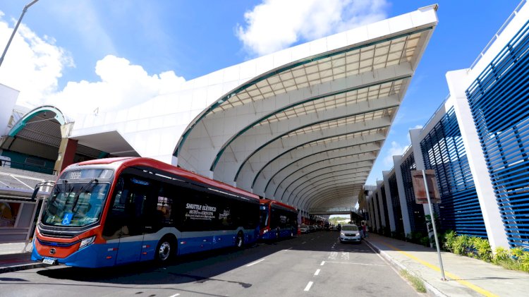 Veículos elétricos substituem ônibus a diesel e conecta Aeroporto ao Metrô de Salvador