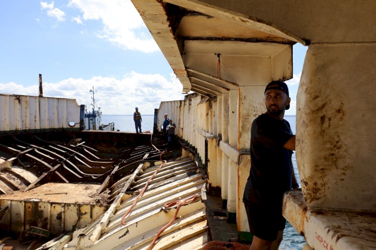 Ferryboat é afundado de forma controlada para fomentar o turismo de mergulho