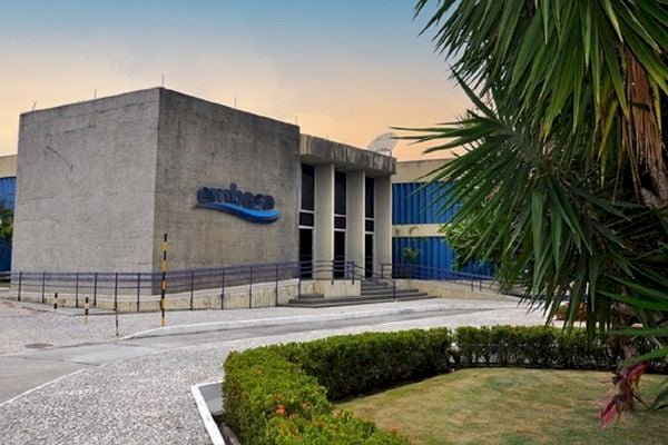 Aprovados em concurso da Embasa protestam contra decisão do TJ-BA; entenda
