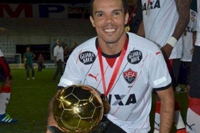Morte do ex-jogador Leandro Domingues acende alerta para o câncer de testículo