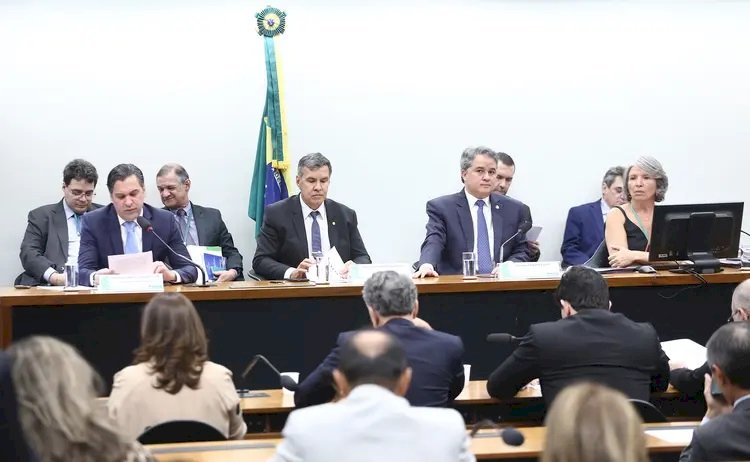 Congresso eleva Fundão para quase R$ 5 bilhões