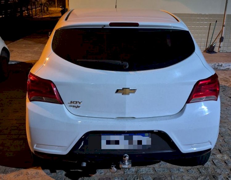Polícia Militar apreende carro clonado em Caetité