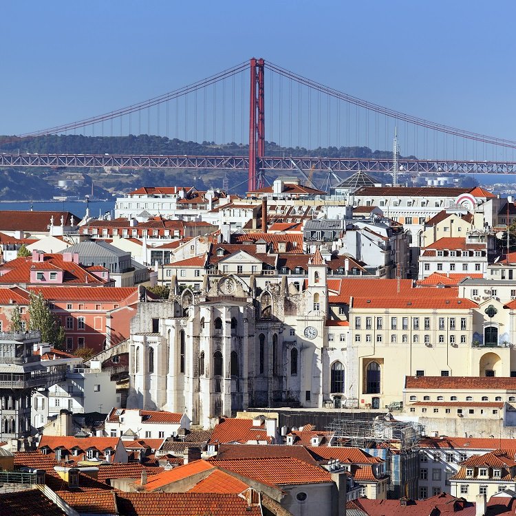 Brasileiros contribuem com R$ 7,5 bi para previdência portuguesa