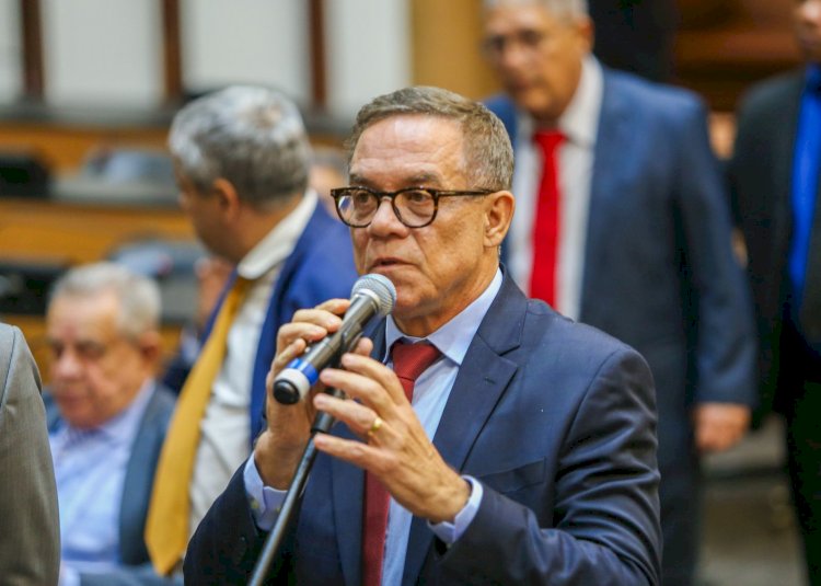 “Quando é que os humilhados da fila da regulação serão exaltados, Jerônimo?”, questiona Luciano Ribeiro