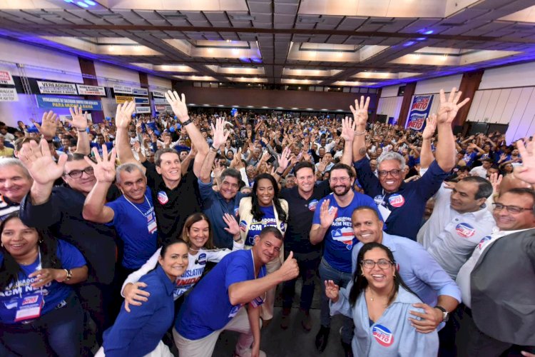 Em evento lotado, ACM Neto diz que vereadores terão canal direto para apresentar demandas na Bahia: “Vão ter vez e voz”