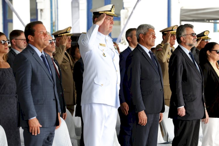 No Distrito Naval, Governo do Estado e Marinha do Brasil celebram o 2 de Julho com o hasteamento da bandeira