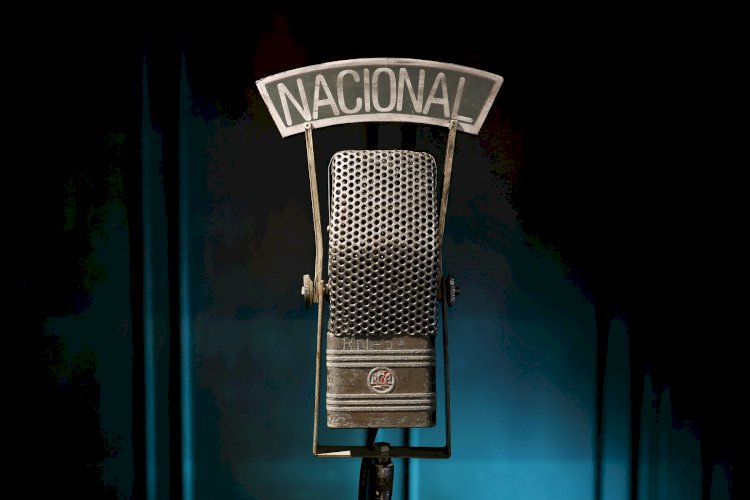 Série que celebra 90 anos da Rádio Nacional destaca sofrência antes do streaming