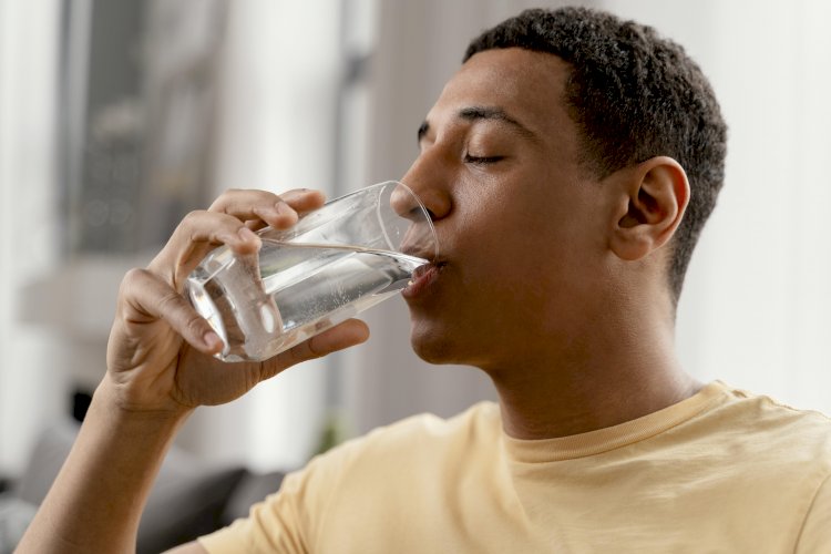 Ondas de calor no país podem elevar os riscos de desidratação: entenda!